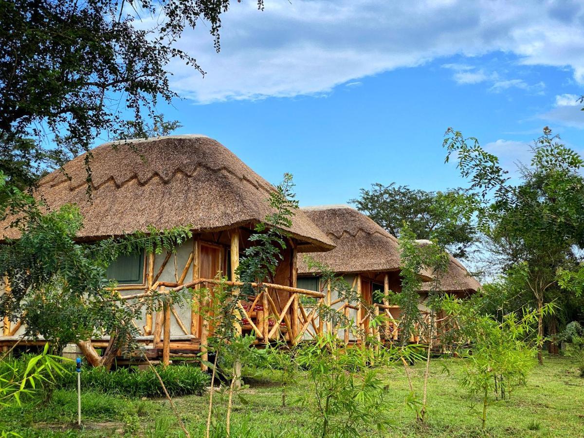 Murchison Falls Bamboo Village Paraa Екстер'єр фото